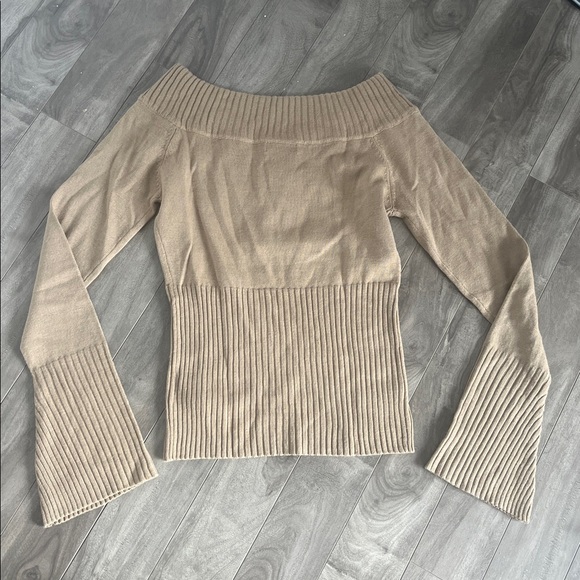 Talula Aritzia Sweater - Picture 5 of 7